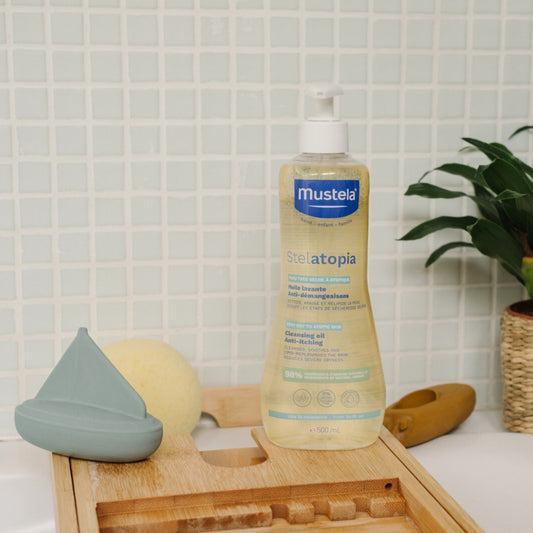 Mustela Stelatopia Cleansing Oil 500ml Ambience Image