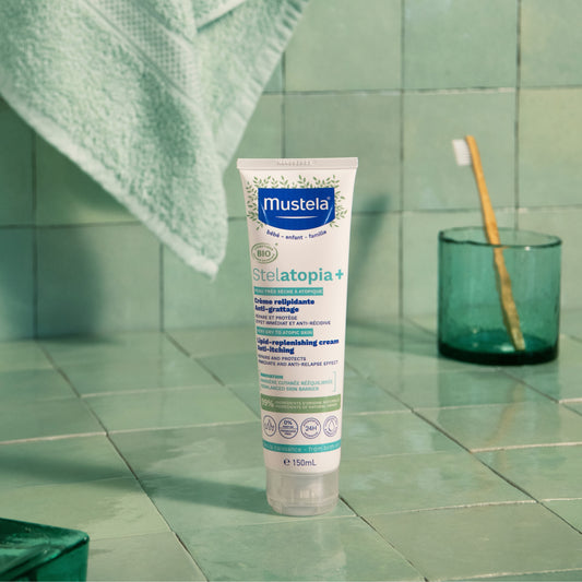 Mustela Stelatopia+ Lipid-Replenishing Cream Product Ambience Image