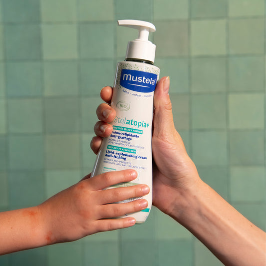 Mustela Stelatopia+ Lipid-Replenishing Cream 300ml Product Ambience Image