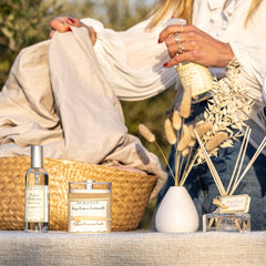 Durance Perfumed Handmade Candle 180g Fresh Linen features