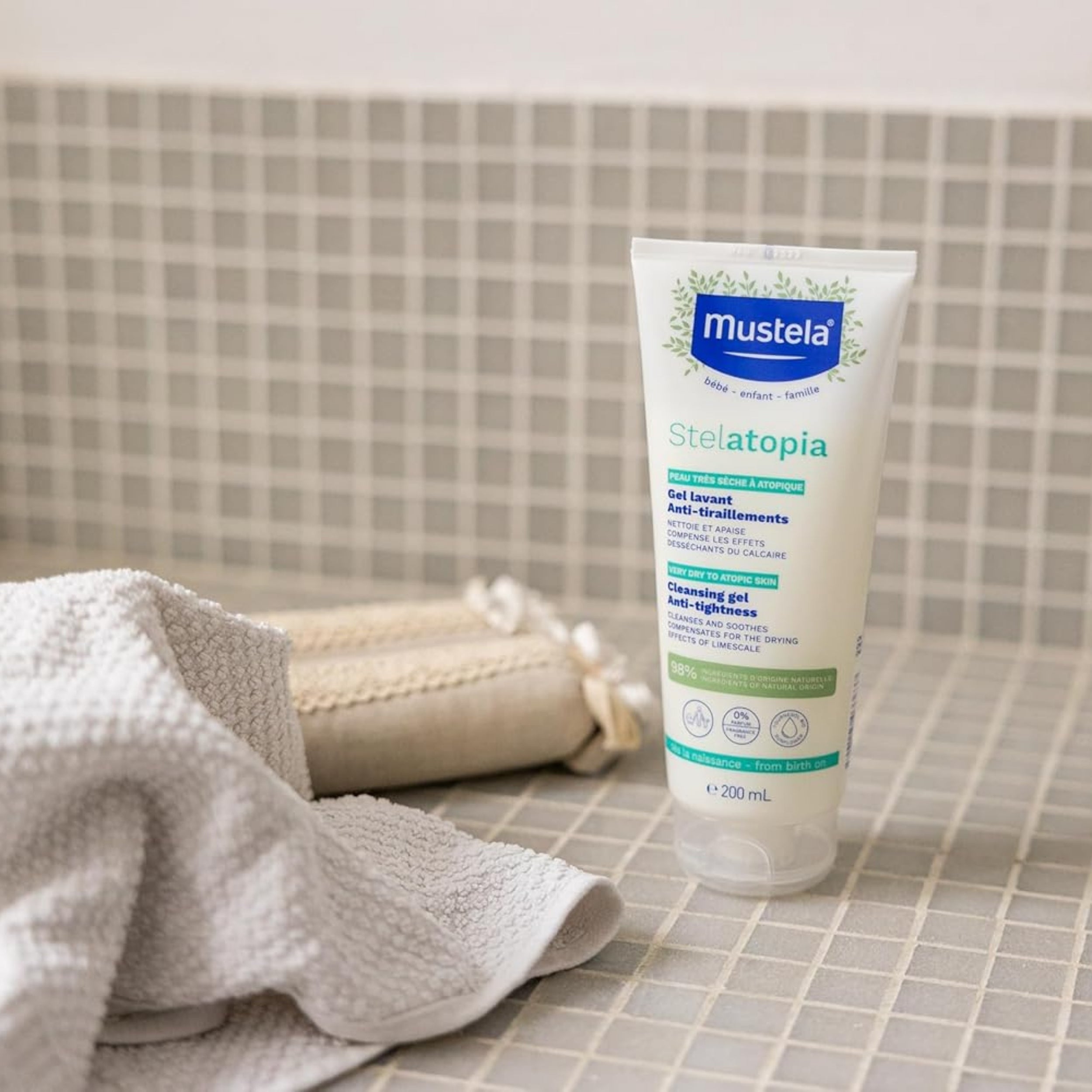 Mustela Stelatopia Cleansing Gel 200ml Ambience Image