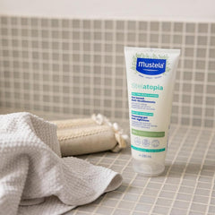 Mustela Stelatopia Cleansing Gel 200ml Ambience Image