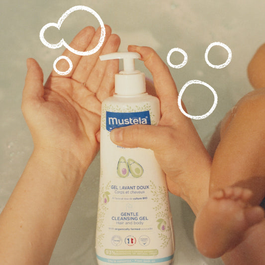 Mustela Gentle Cleansing Gel product  application 