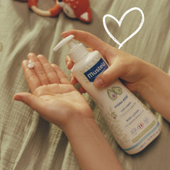 Mustela Hydra Baby Body-Lotion application 